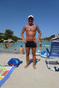 am Strand von Menorca